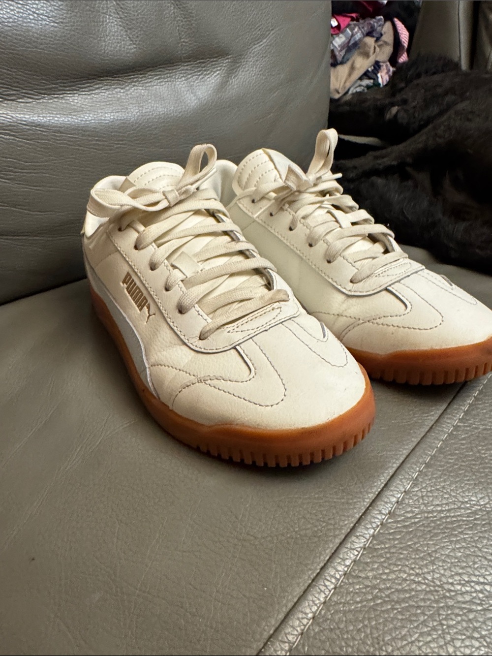 Puma Women’s Low-Top Sneakers in Cream with Blue Accent size 9.5